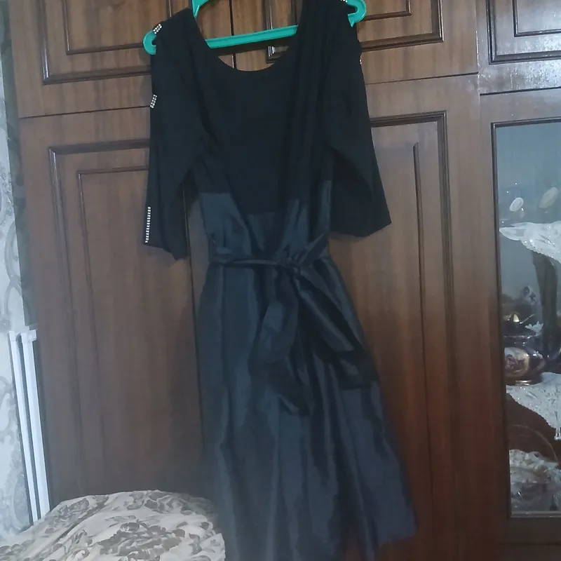 Oqshom ko'ylagi Tezda Sotiladi.