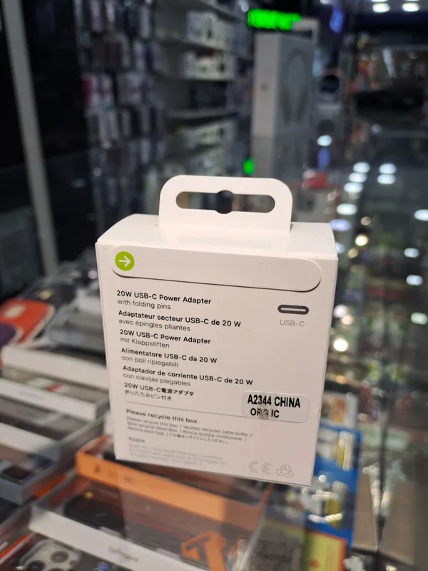 USB-C 20W Адаптер 2 USB-C 20W Адаптер 2