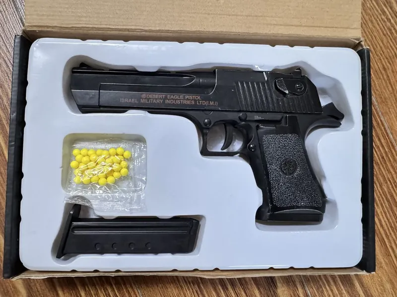 Игрушечный металлический пистолет Airsoft Gun C.20 4