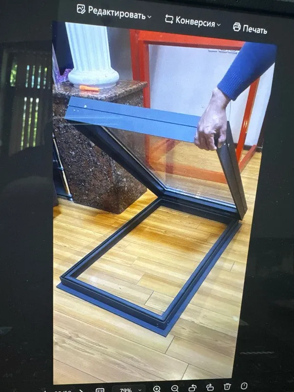 Мансардные окна из алюминия и дерево.