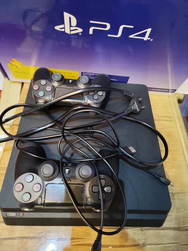Playstation 4 slim 6 Playstation 4 slim 6