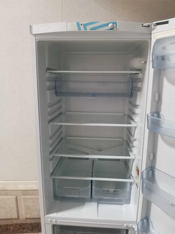 Холодильник Indesit — фото 3