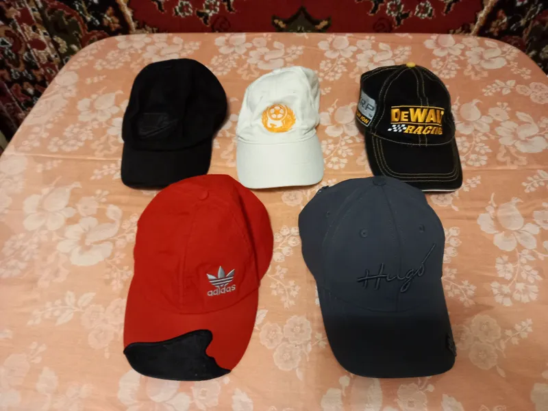 Кепки мужские разные