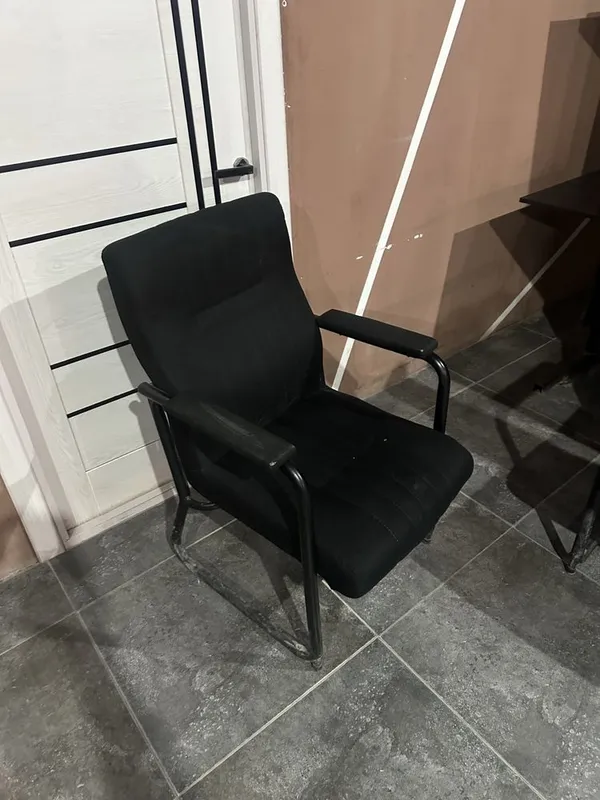 Kreslo zor zor kelisimli baxada