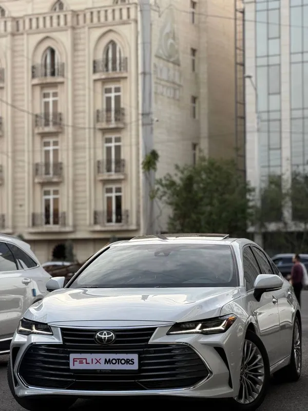 Toyota Avalon Limited — фото 1