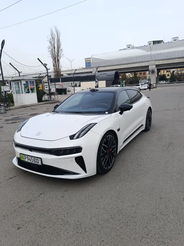 Zeekr 001 You pozitsiya 2