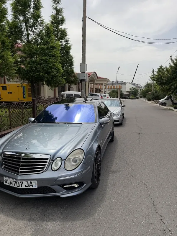 W211 mercedes benz 1