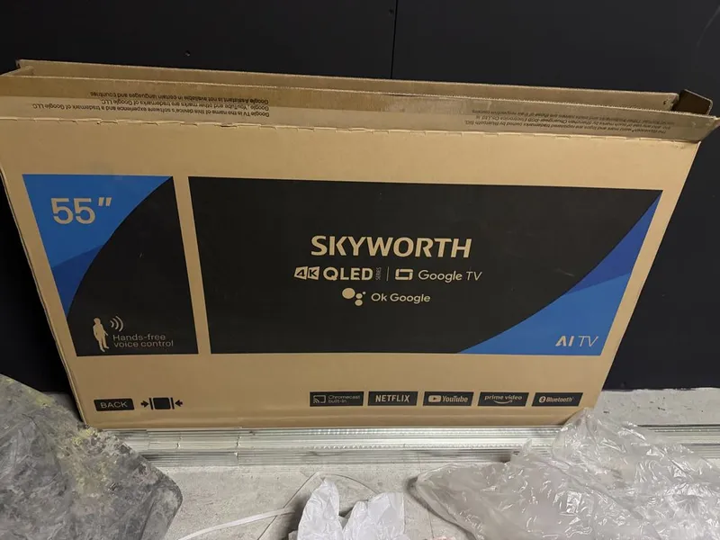 Skyworth 4K qled smart TV 55” ekran singan 3 Skyworth 4K qled smart TV 55” ekran singan 3