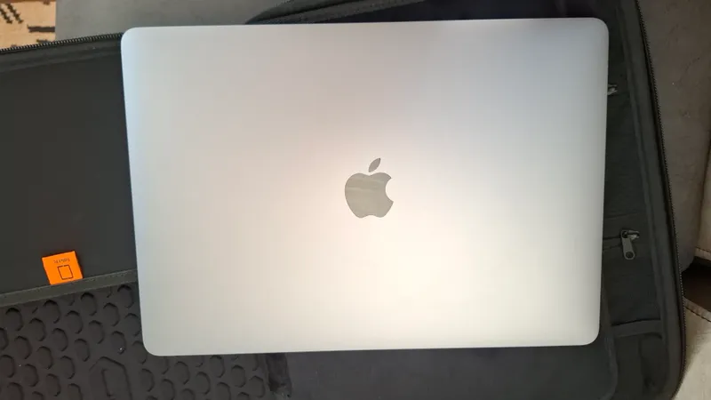 MacBook Air M1 (2020) | 8GB/256GB | Bat. 92% 1 MacBook Air M1 (2020) | 8GB/256GB | Bat. 92% 1