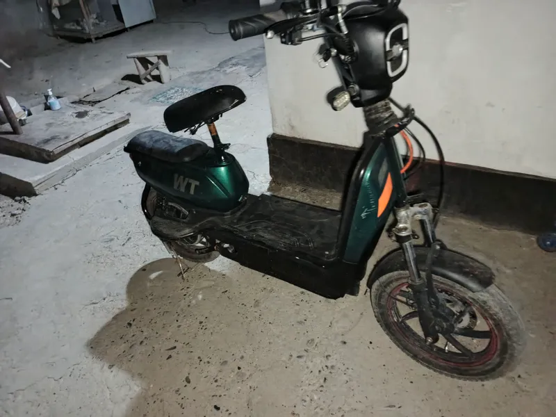 Tez yuradigan elektroskuter sotiladi 3
