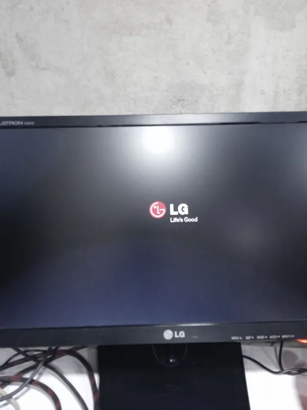 22 LG monitor s blokpitaniya