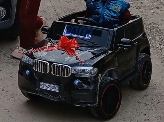 BMW X5 uslubidagi elektr bolalar mashinasi sotiladi. - Rangi: Qora - — фото 1