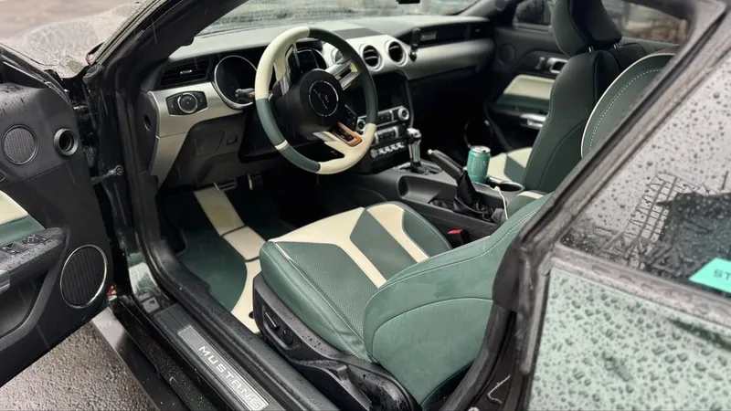 Ford Mustang 2021 - ecoBoost 2.3 American 65.000km — фото 1
