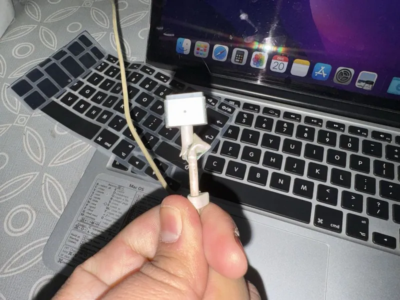 MacBook Pro 13 dyum (2015) + ikkita sumka, gilof va klaviatura himoyas — фото 4