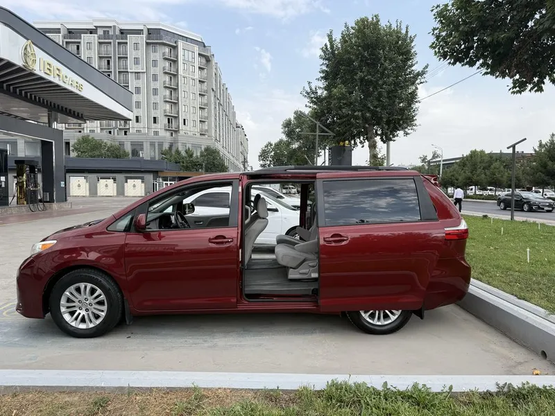 Toyota Siena семейный, удобный, идеальный, чистый, расхода нет, цену согласуем 5