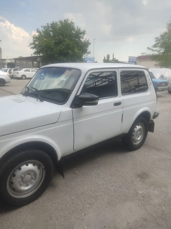 Продам Нива легенда 1 Продам Нива легенда 1