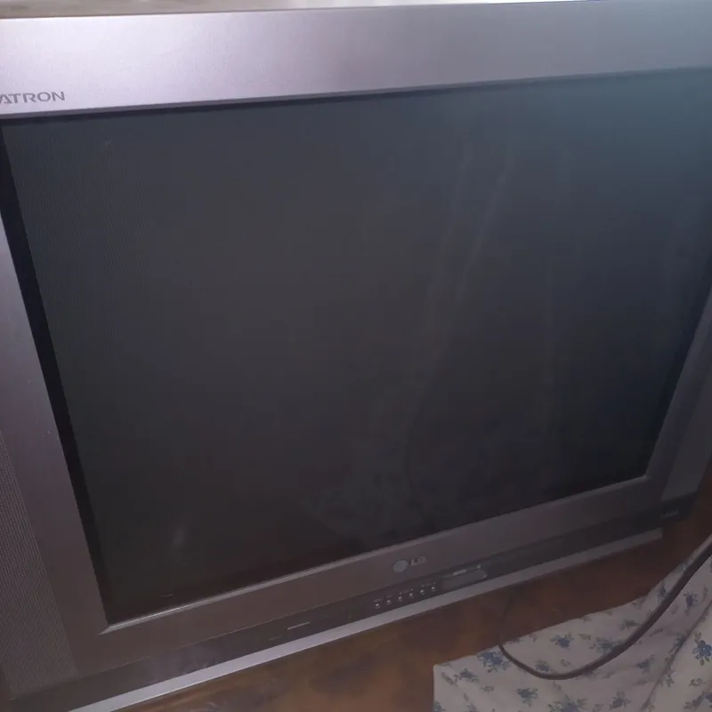Б/у телвизор LG и подставка