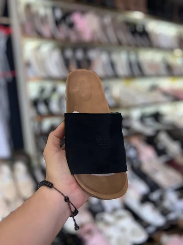Adidas tapochka preyumum kachestva