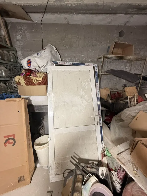 Eshik sotiladi uyda turgan 2 Eshik sotiladi uyda turgan 2
