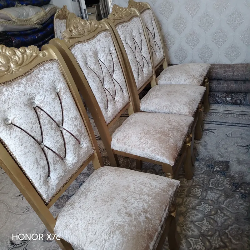 стол,12 стуллари билан сотилади 4млн ками бор 1 стол,12 стуллари билан сотилади 4млн ками бор 1