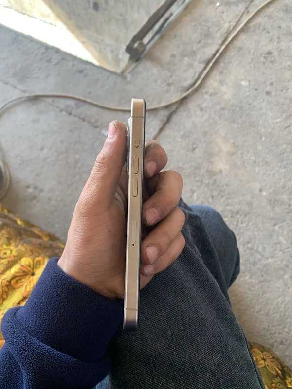 Iphone 15 pro 256 gb 2 sim kartali yomkst 80%telefon idyal holatda — фото 4