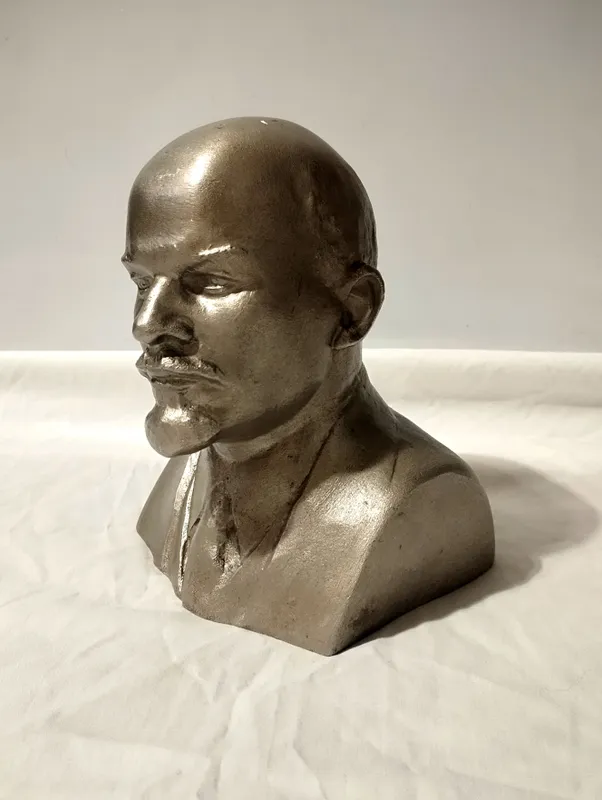 Бюст В И. Ленина 1970-80 гг., С. Есенина 1960 г. 3