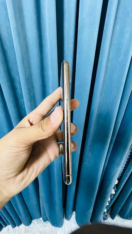 Iphone xs idela ochilmagan 2