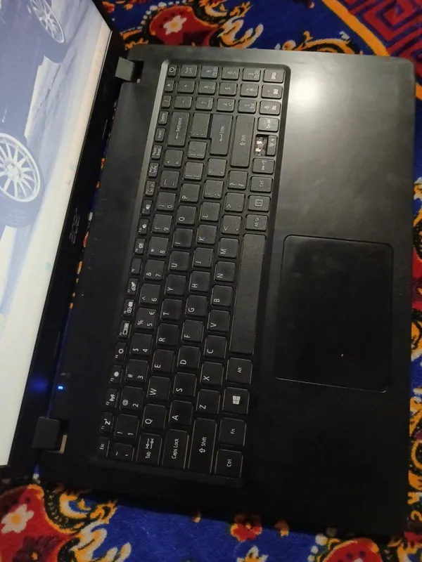 Acer noutbuk holati yaxshu