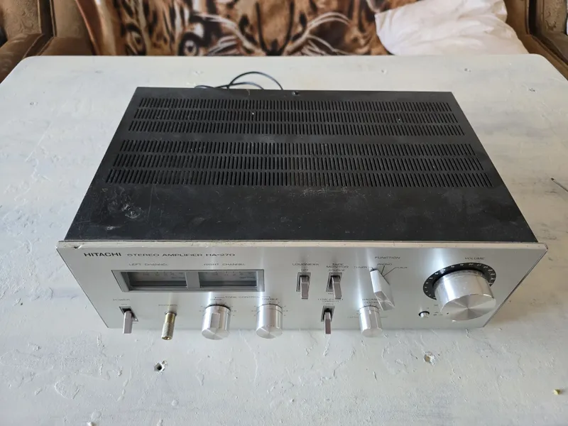 Hitachi HA-270 усилитель 1 Hitachi HA-270 усилитель 1
