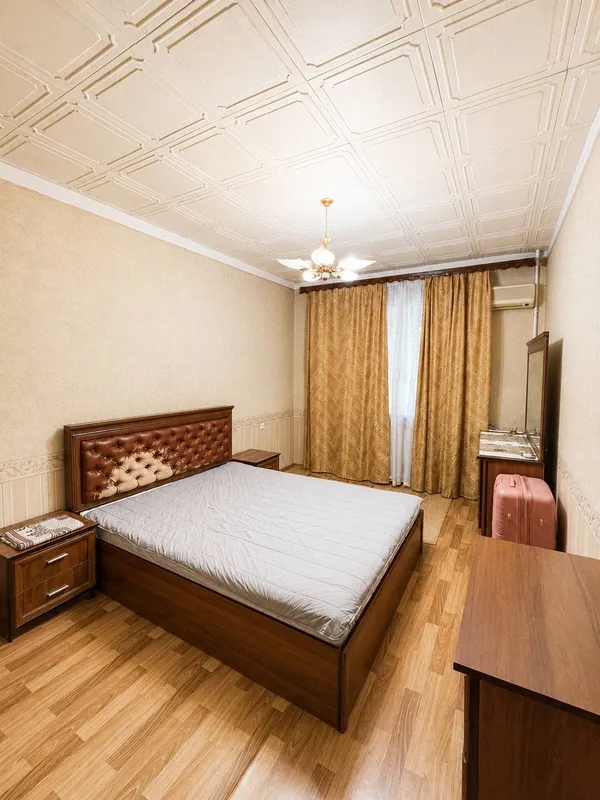 #100 4/3/5 Продаётся просторная 4-комнатная квартира с ремонтом, парковкой во дворе и отличным расположением в районе Художникова — фото 2