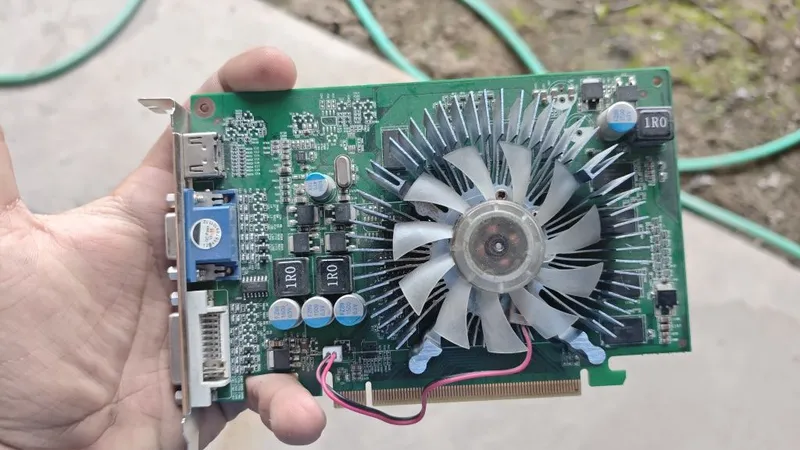 Video karta sotiladi GT220 DDR3 ga arzonga bervoraman