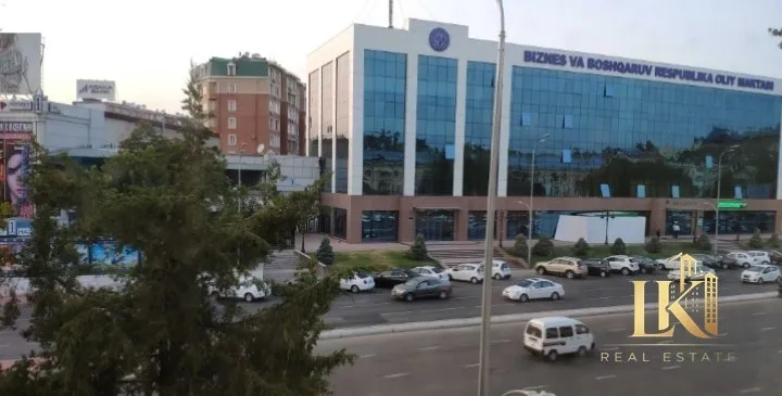 Yevrota’mirli, yangi mebel va texnika bilan to‘liq jihozlangan keng 3 xonali kvartira sotiladi 9