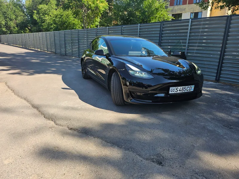 Tesla Model 3 1