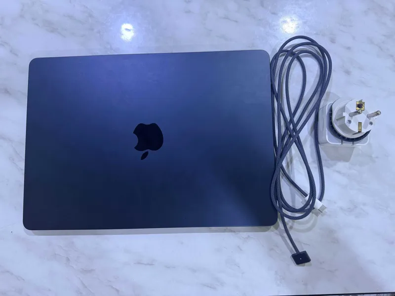 Mac Air M3 13,6-inch 512GB (battery - 100%, cycle count - 25) 6