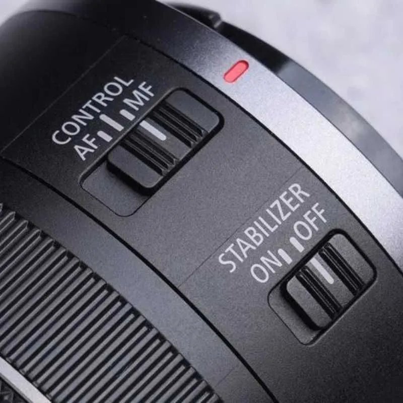 Полнокадровый объектив RF 24-50 мм F4.5-6.3 IS STM со стандартным 4