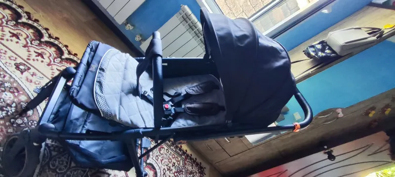Продам детскую коляску 2