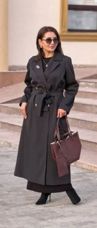 Плащ Max Mara, подчёркивающий женскую привлекательность 2