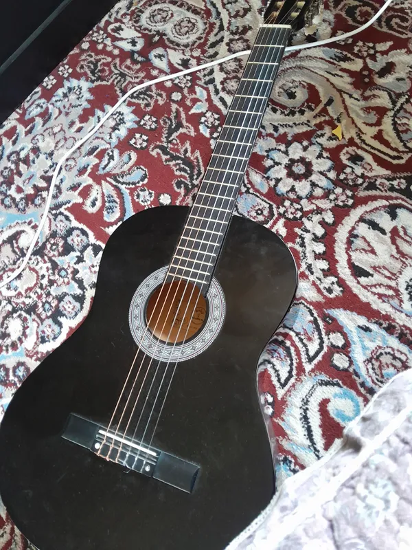 gitara sotiladi