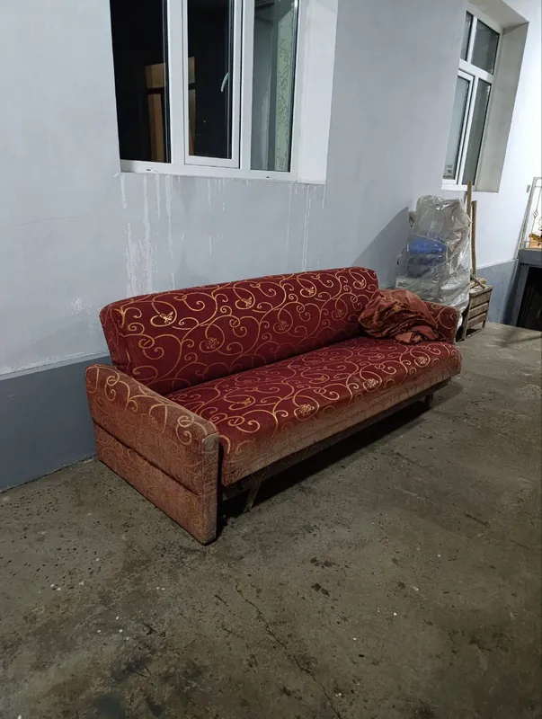 Старый диван