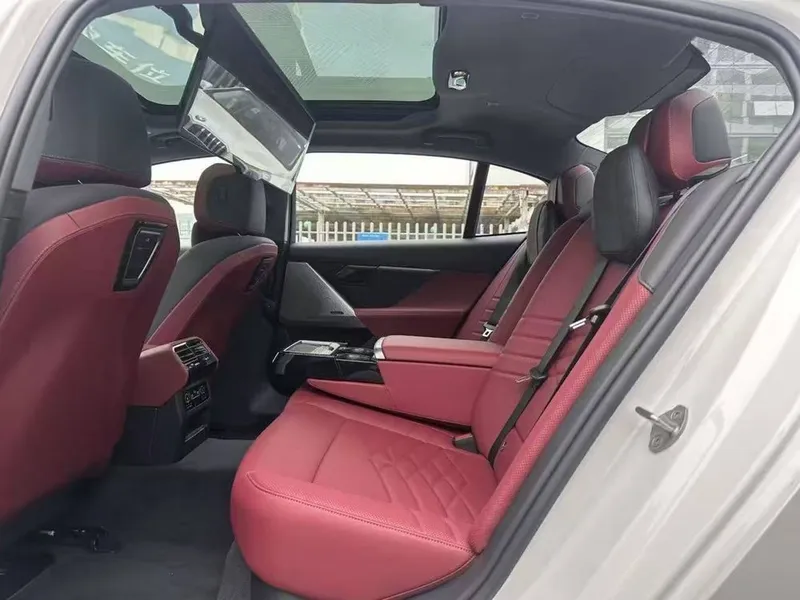 BMW i5 40L 2025 yil M-Sport — фото 5