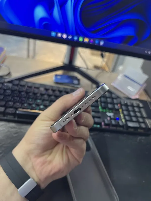 Iphone 15 pro max SROCHNA!!! 4