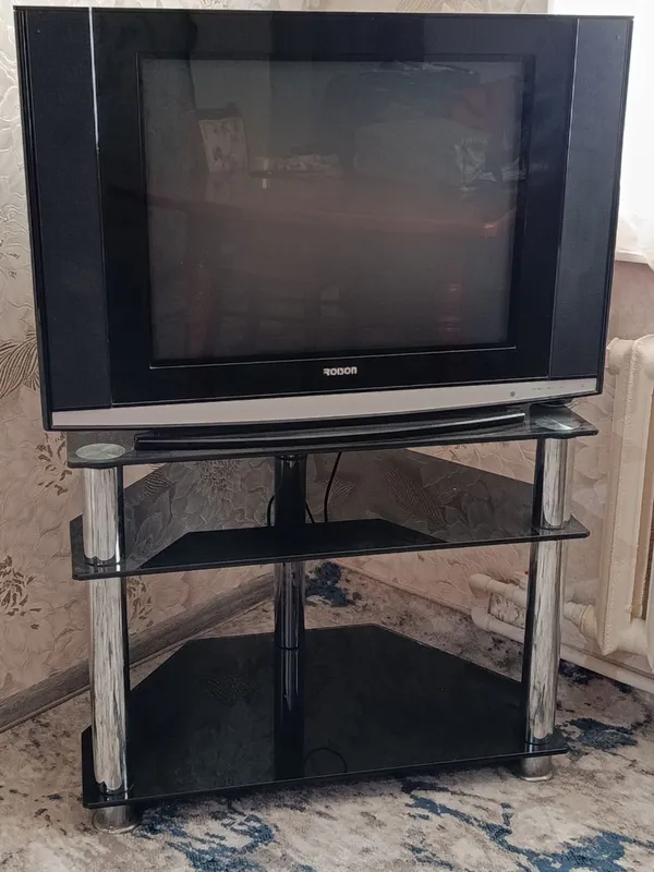Televizor va padstavka 1