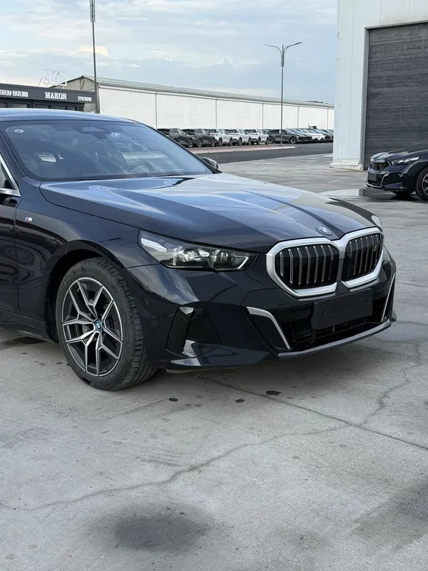 Bmw i5 40L 713km Zapas Televizor Hedup Sky lounge Harman kardon tozza — фото 1