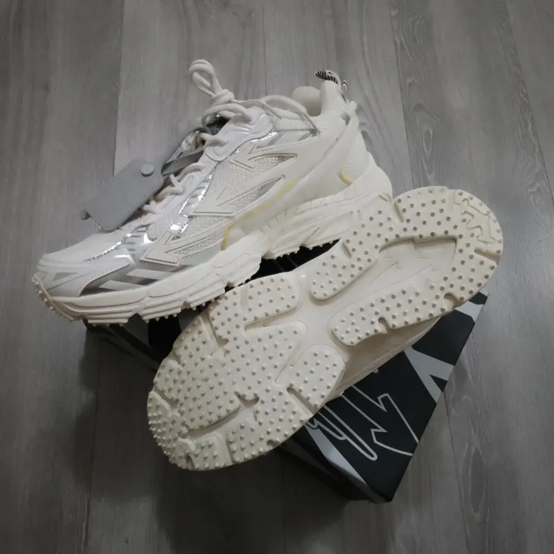 Off White krossovkalari. 46–47. 3