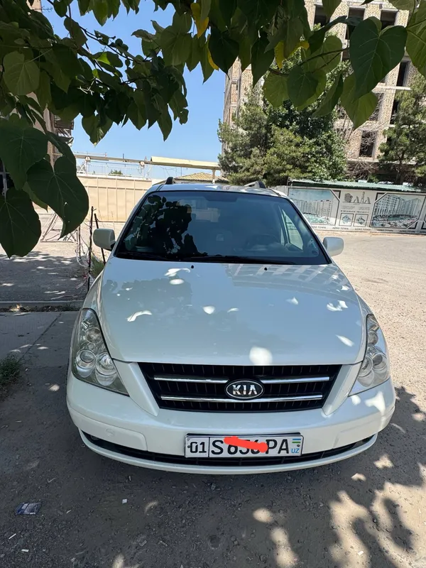 KIA Carnival, чистая, 2008 год, 2,9 дизельный мотор 1 KIA Carnival, чистая, 2008 год, 2,9 дизельный мотор 1