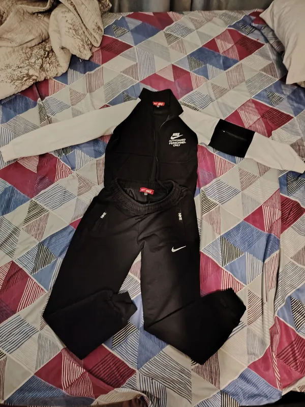спортивный костюм Nike для ребёнка размер 134. — фото 2