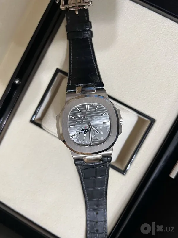 Patek Philippe 5712G-001 1 Patek Philippe 5712G-001 1