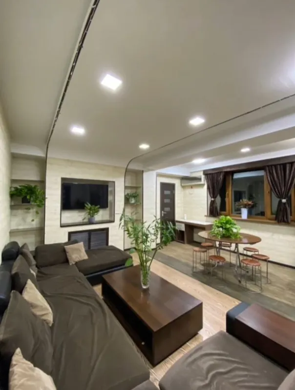 Сдаю евролюкс 4/4/12 метроКосмонавтов 100м²