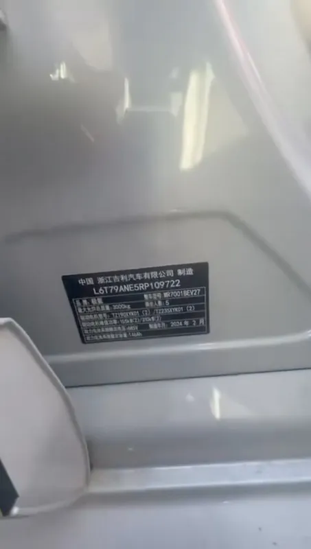 Zeekr 001 FR 100kWh 4WD silver — фото 3