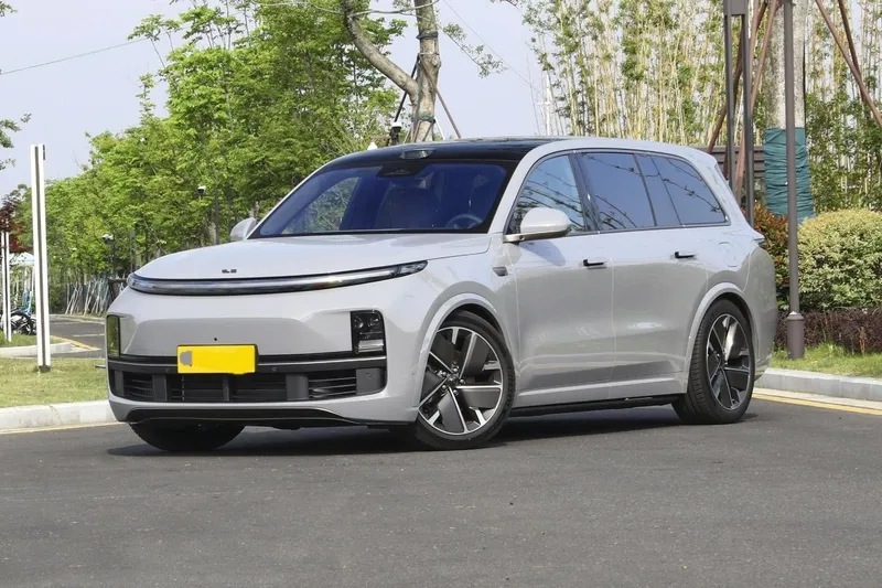 L9 Lixiang Ultra, 2025 restyle model 1